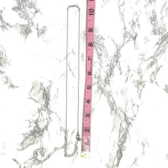 10 Stone Minimalistic Dainty Rhinestone Necklace - Picture 6 of 9